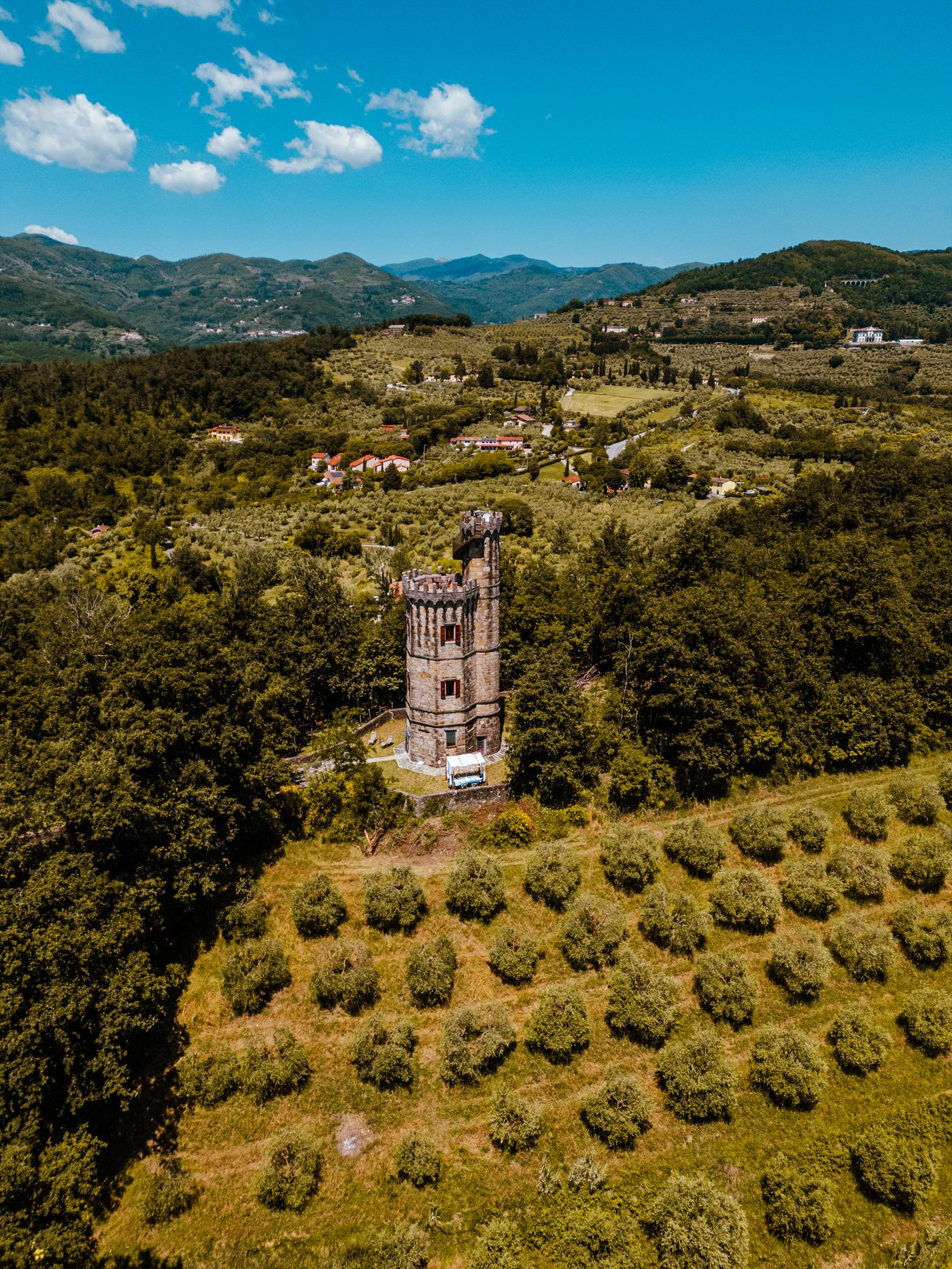 Torre nel paesaggio toscano
