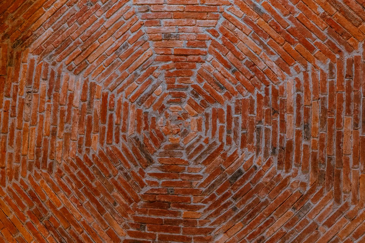 Volta ottagonale in mattoni a raggiera