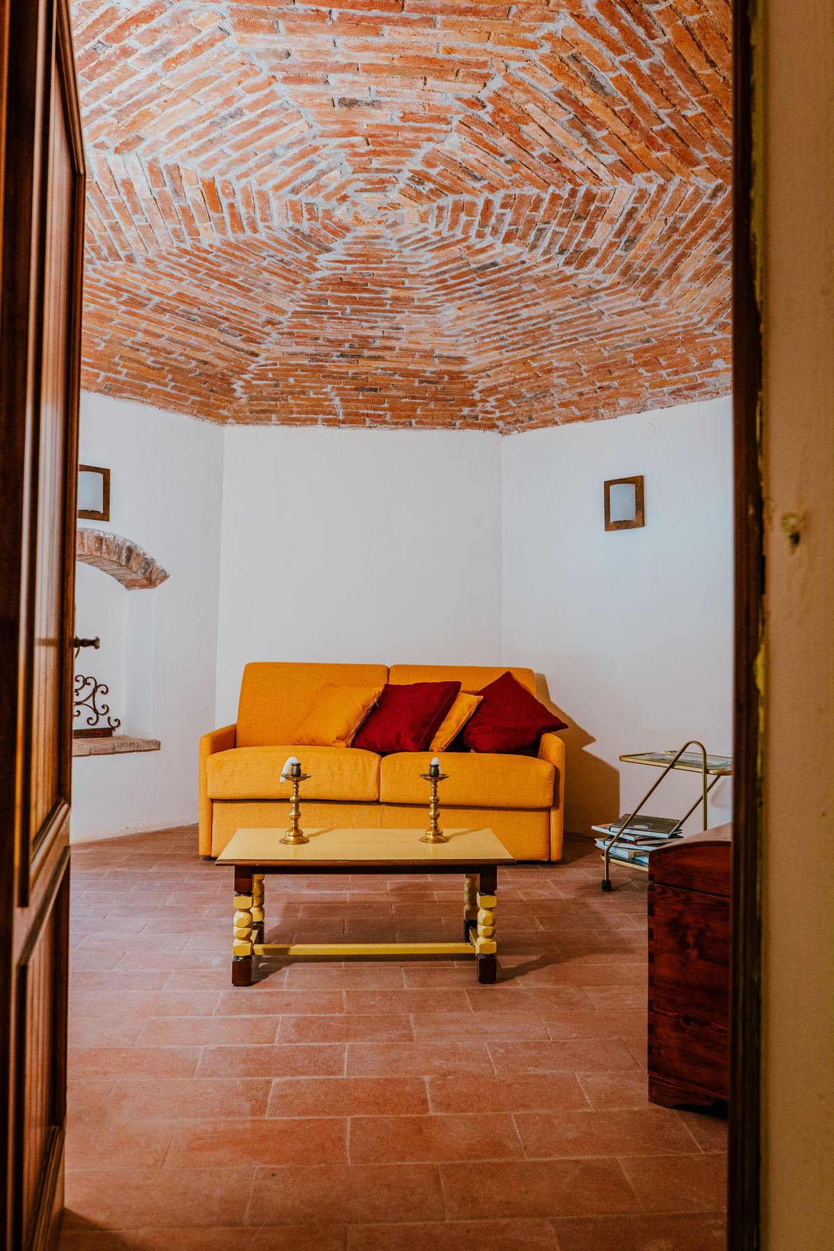 Soggiorno con volta ottagonale in mattoni